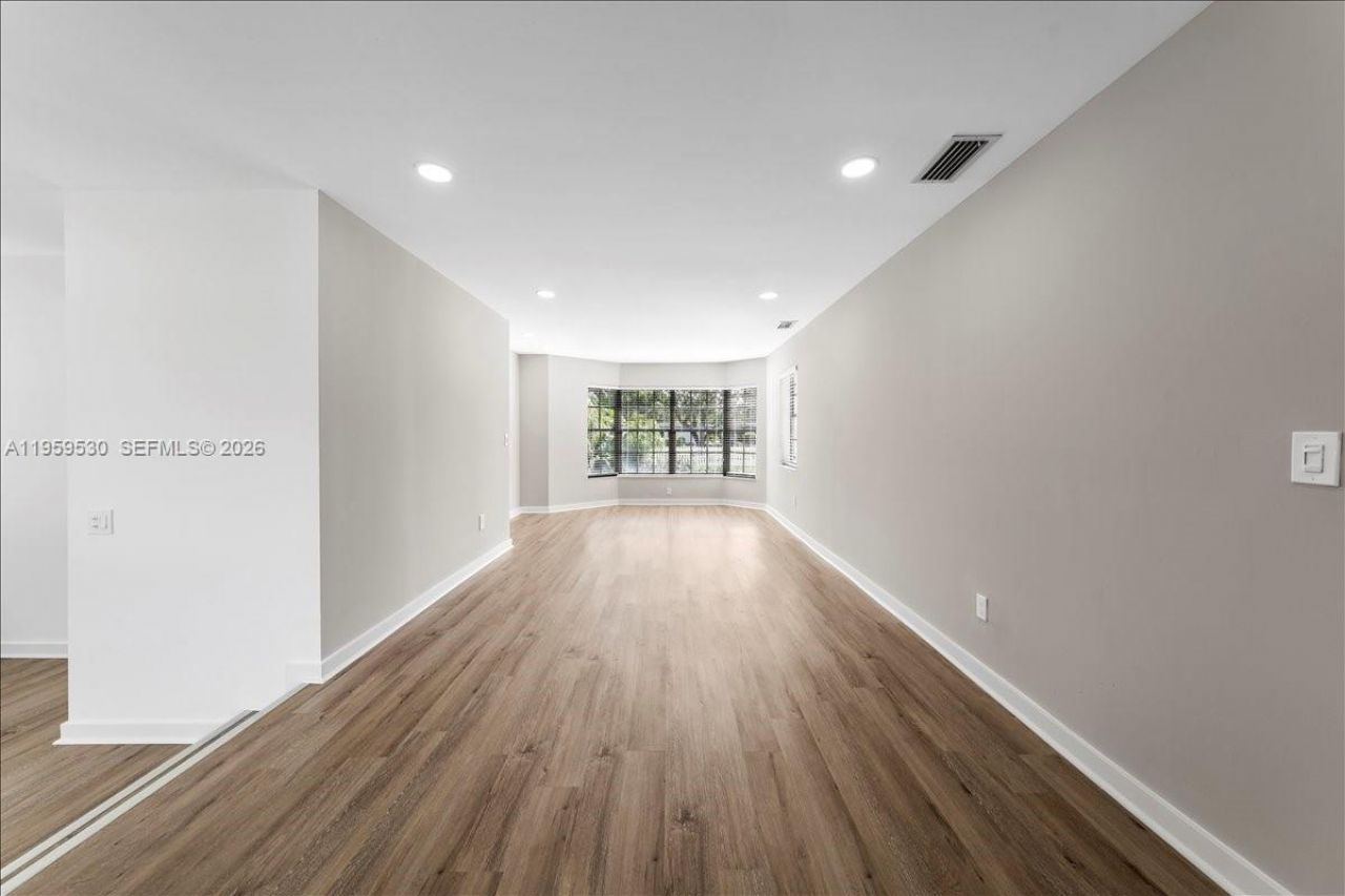 7705 SW 66th St, South Miami, FL 33143 Photo