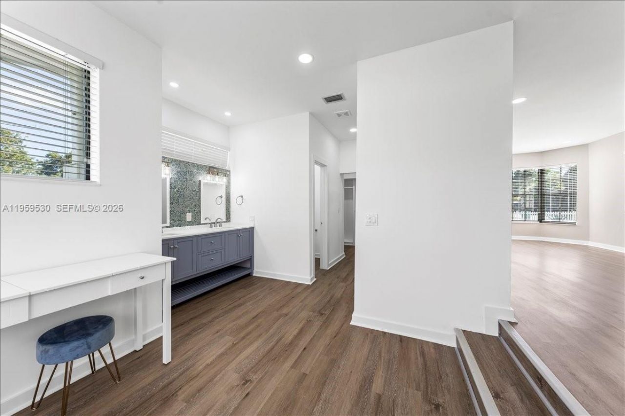 7705 SW 66th St, South Miami, FL 33143 Photo