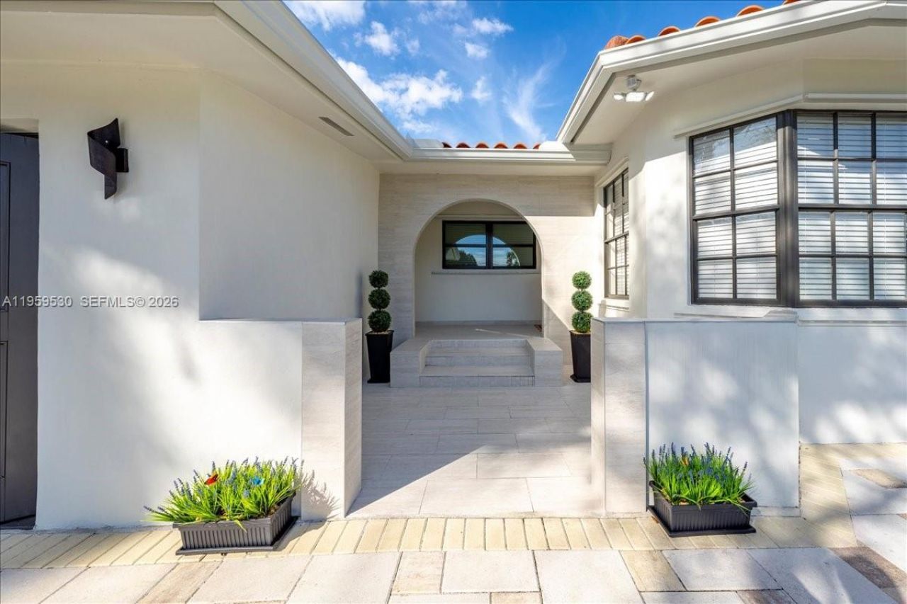 7705 SW 66th St, South Miami, FL 33143 Photo