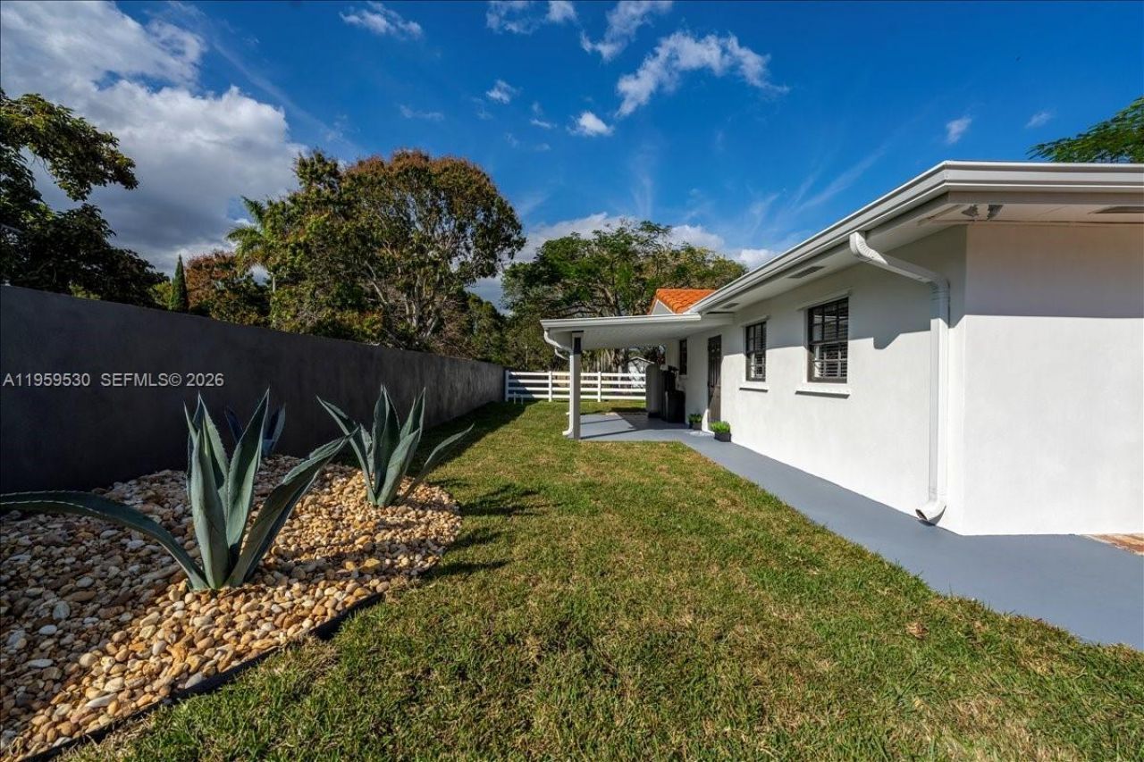 7705 SW 66th St, South Miami, FL 33143 Photo