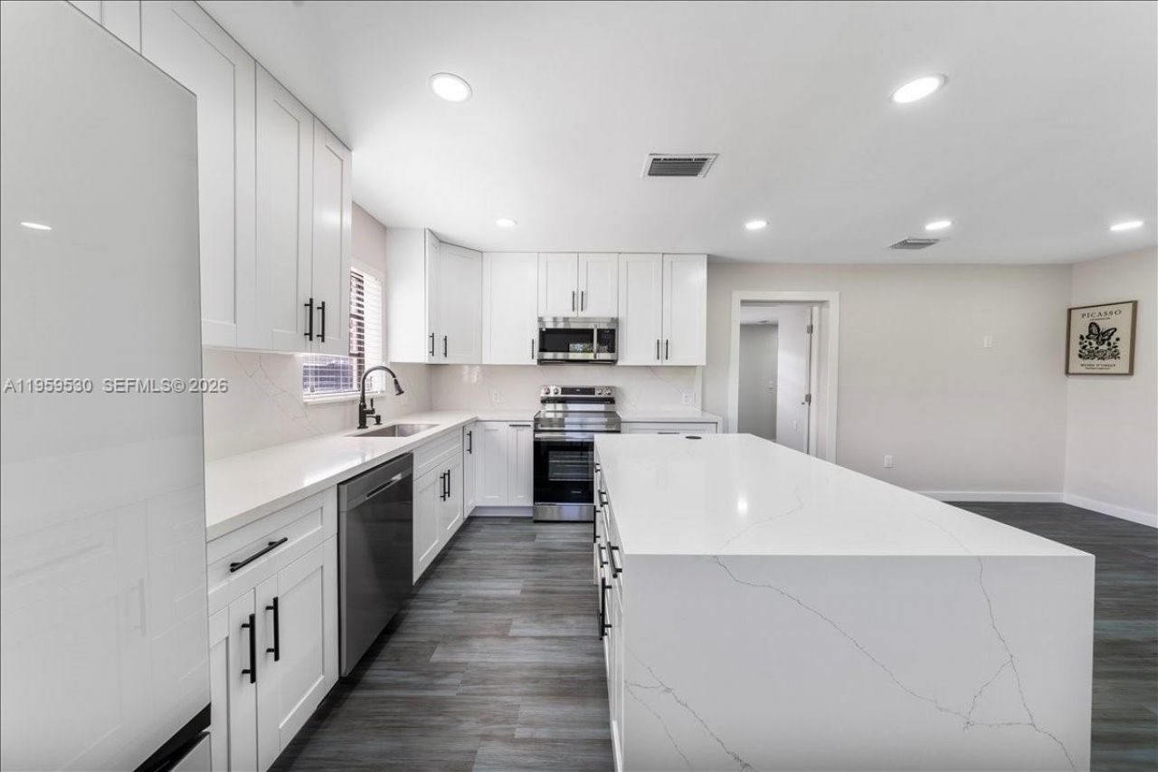 7705 SW 66th St, South Miami, FL 33143 Photo