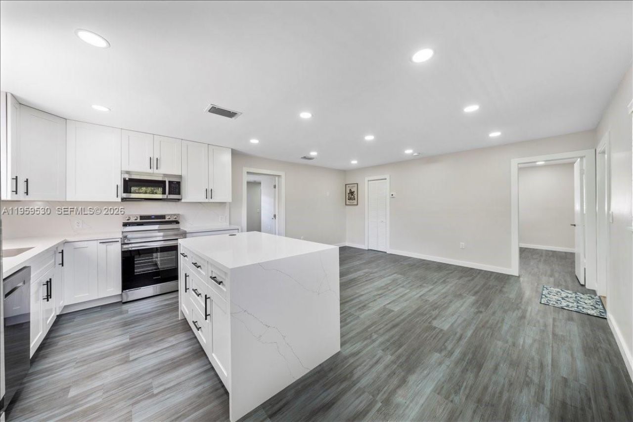 7705 SW 66th St, South Miami, FL 33143 Photo