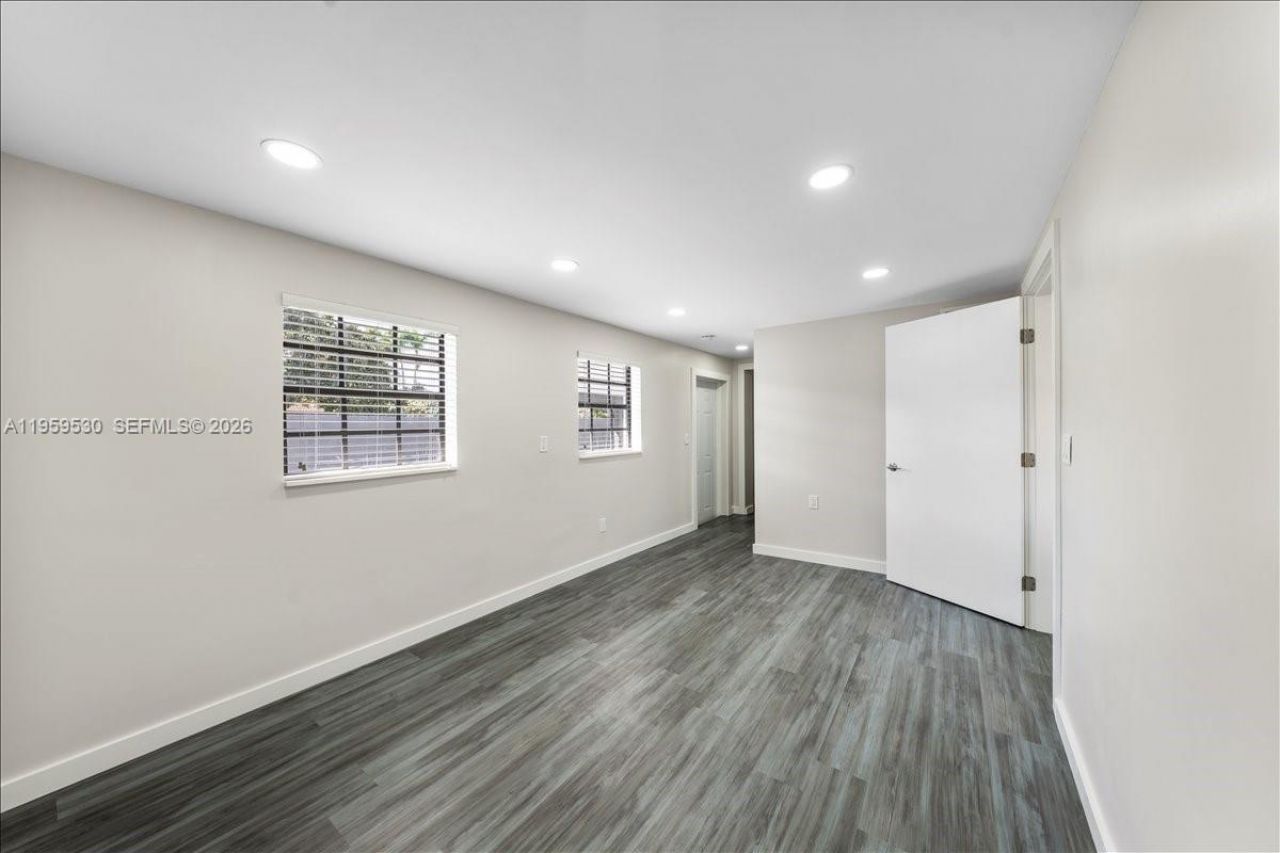 7705 SW 66th St, South Miami, FL 33143 Photo