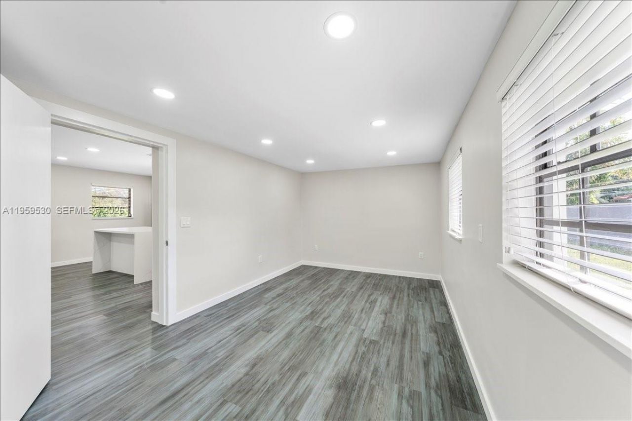 7705 SW 66th St, South Miami, FL 33143 Photo