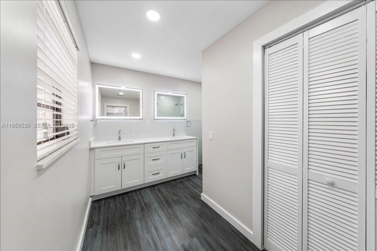 7705 SW 66th St, South Miami, FL 33143 Photo