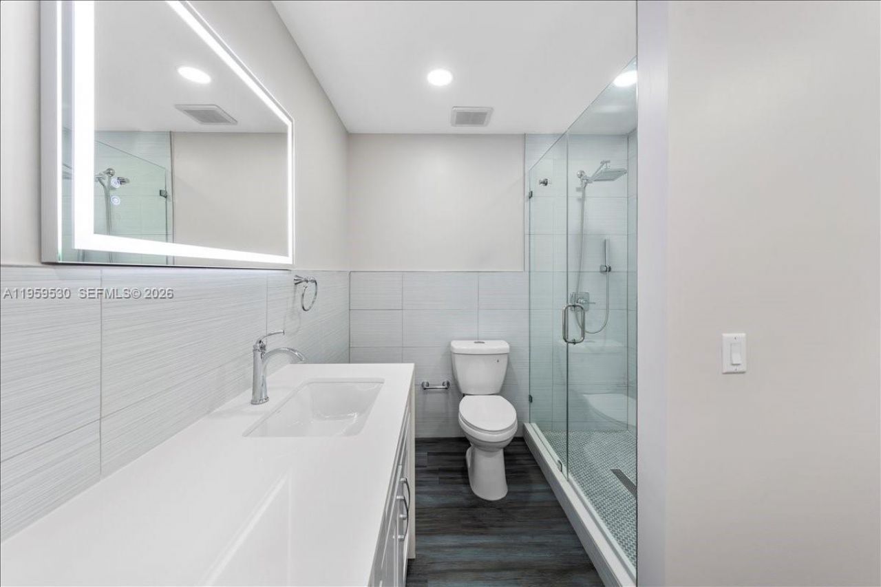 7705 SW 66th St, South Miami, FL 33143 Photo