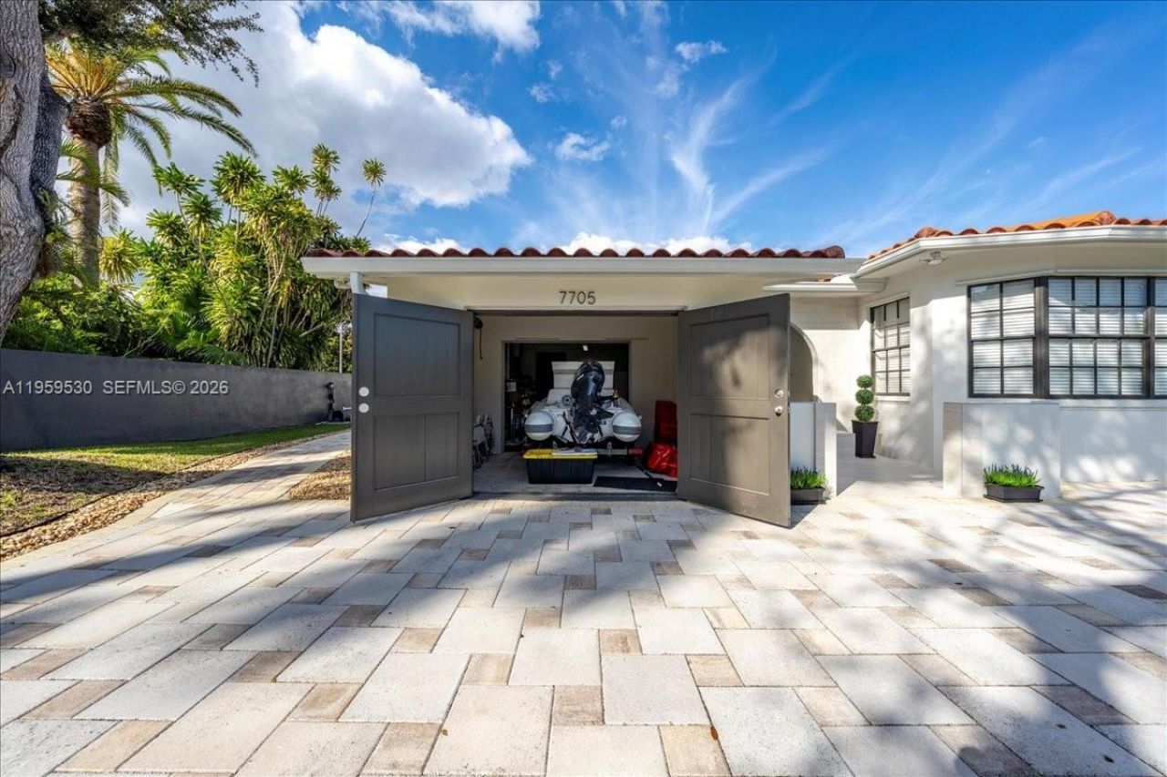 7705 SW 66th St, South Miami, FL 33143 Photo