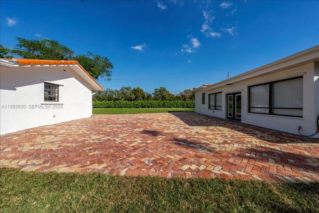 7705 SW 66th St, South Miami, FL 33143 Photo