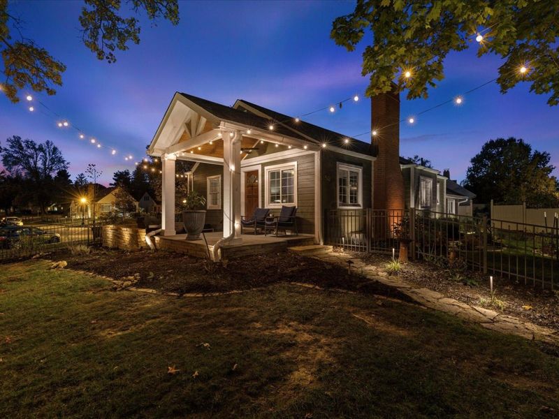 589 Clinton Heights Avenue, Columbus, OH 43202 Photo 2