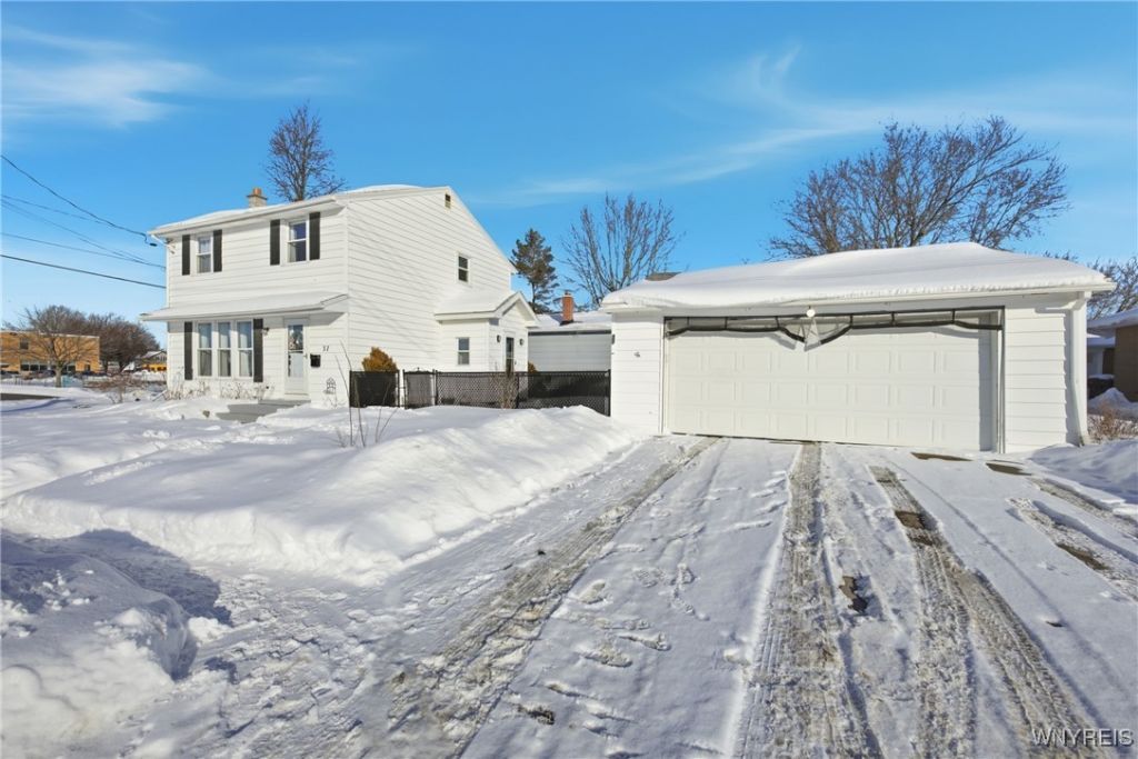 37 Richmond Avenue, Lancaster, NY 14086 Main Photo