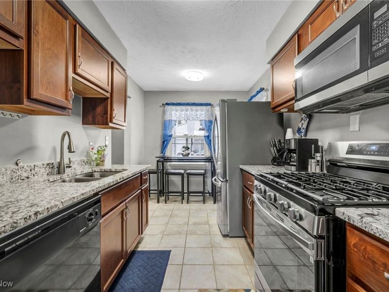 12112 Carrington Avenue, Cleveland, OH 44135 Photo 10