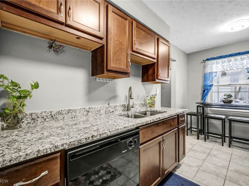 12112 Carrington Avenue, Cleveland, OH 44135 Photo 8