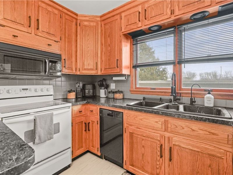 112 Iron Street, Bucyrus, OH 44820 Photo 6