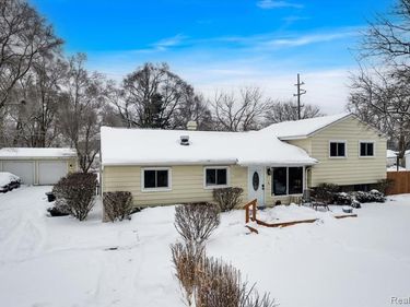 1122 Lynsue Lane, Waterford Twp, MI 48327