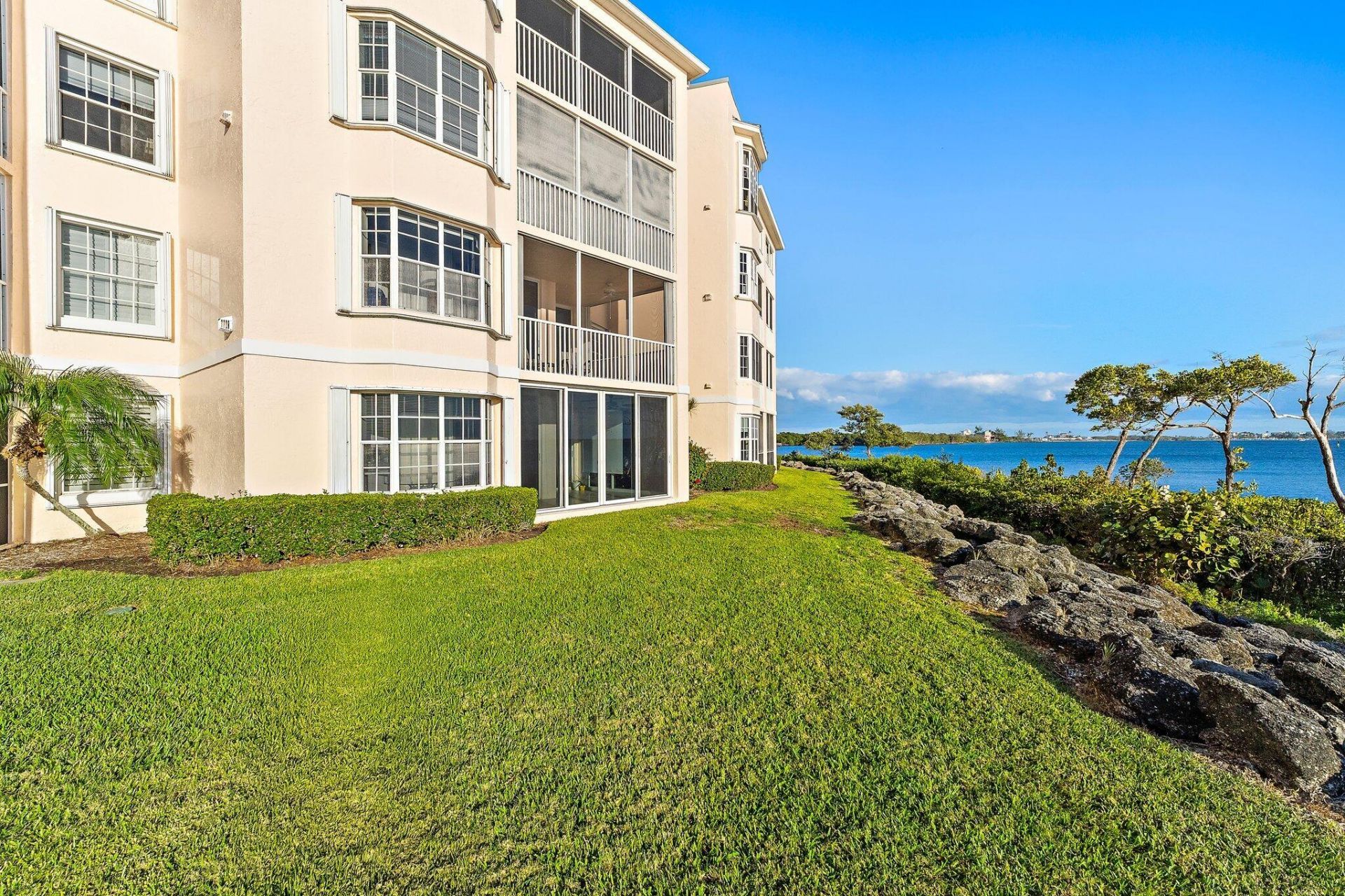 5800 NE Island Cove Way, Unit 2107, Stuart, FL 34996 Photo