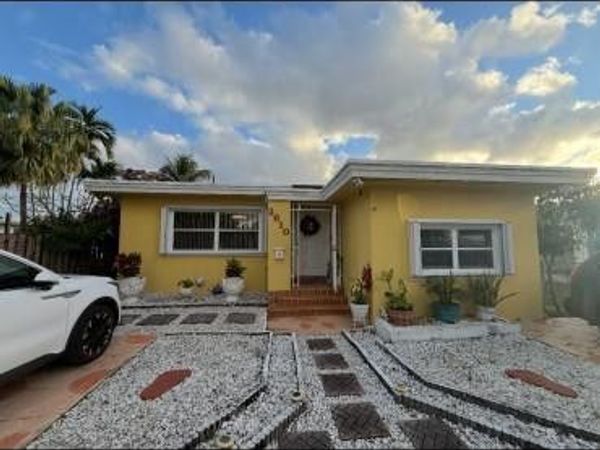 2610 Pierce Street, Hollywood, FL 33020