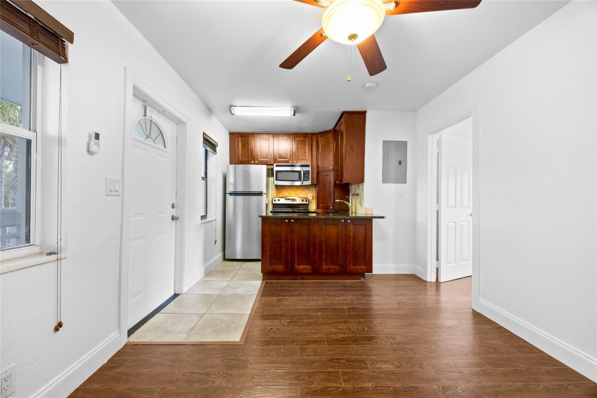 413 SE 16th Street, Unit 4, Fort Lauderdale, FL 33316 Photo