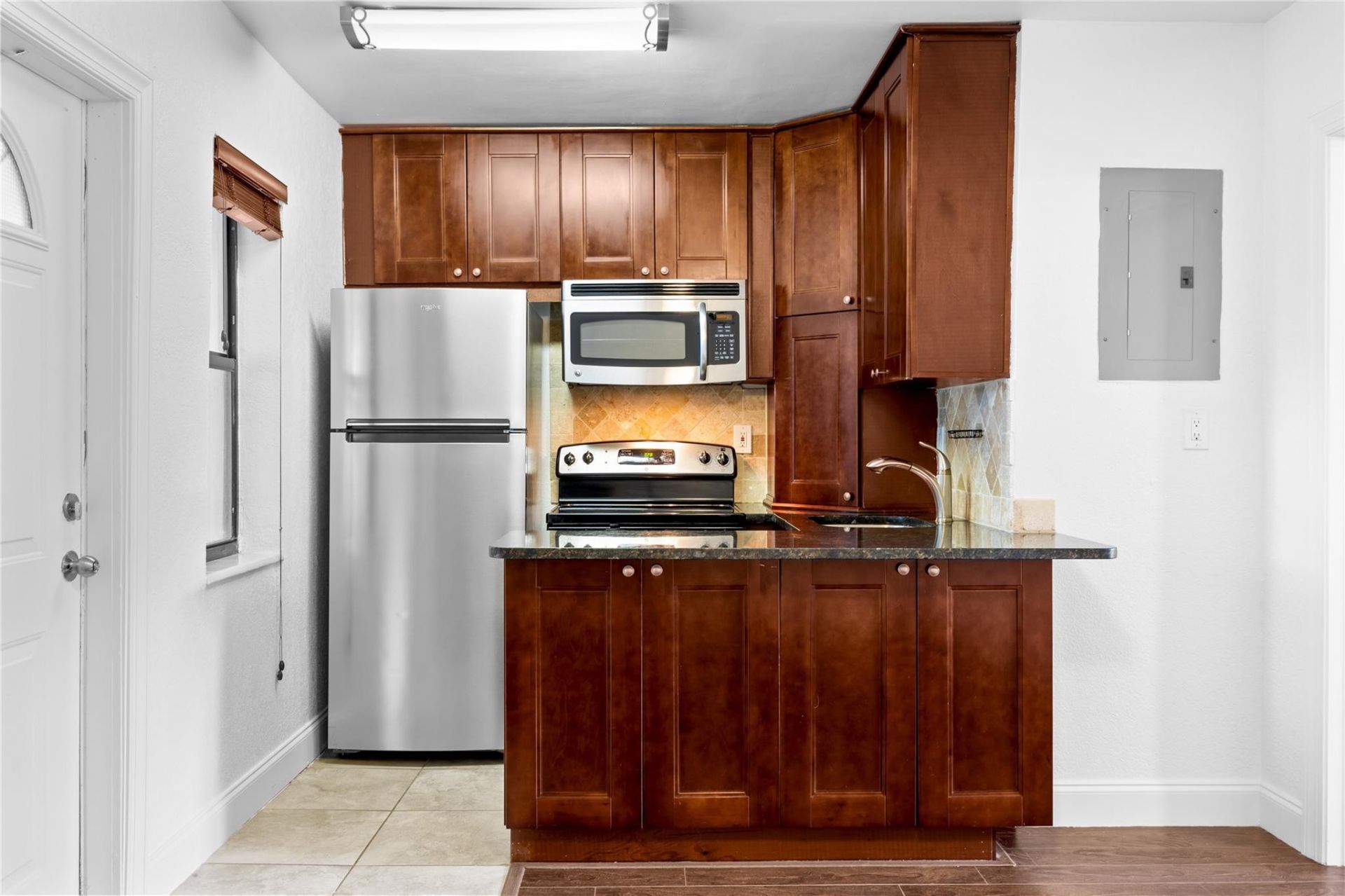 413 SE 16th Street, Unit 4, Fort Lauderdale, FL 33316 Photo