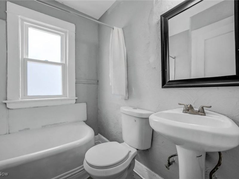 1854 Grantham Road, Cleveland, OH 44112 Photo 20