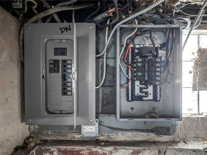 1854 Grantham Road, Cleveland, OH 44112 Photo 42