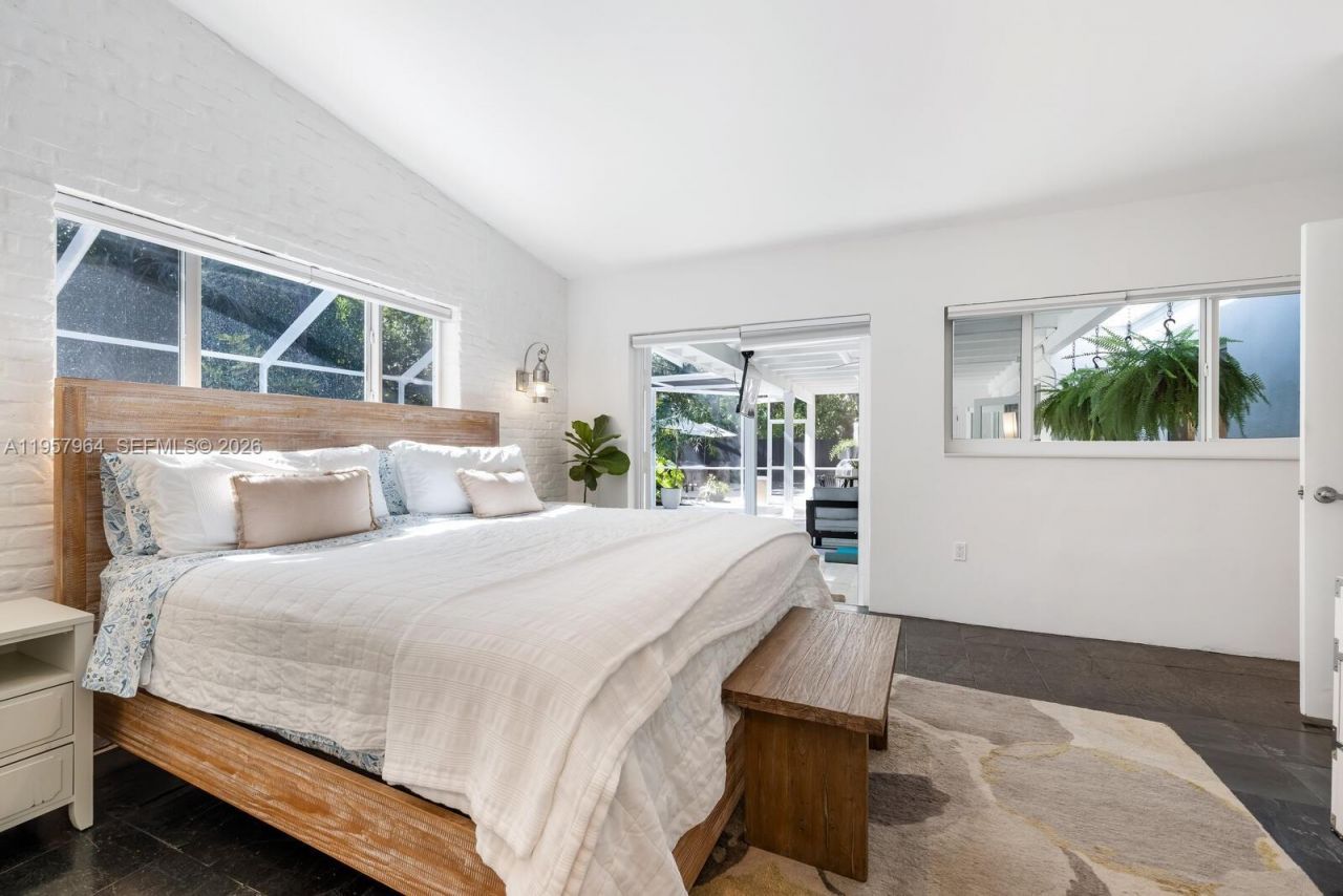 5100 SW 75th St, Miami, FL 33143 Photo