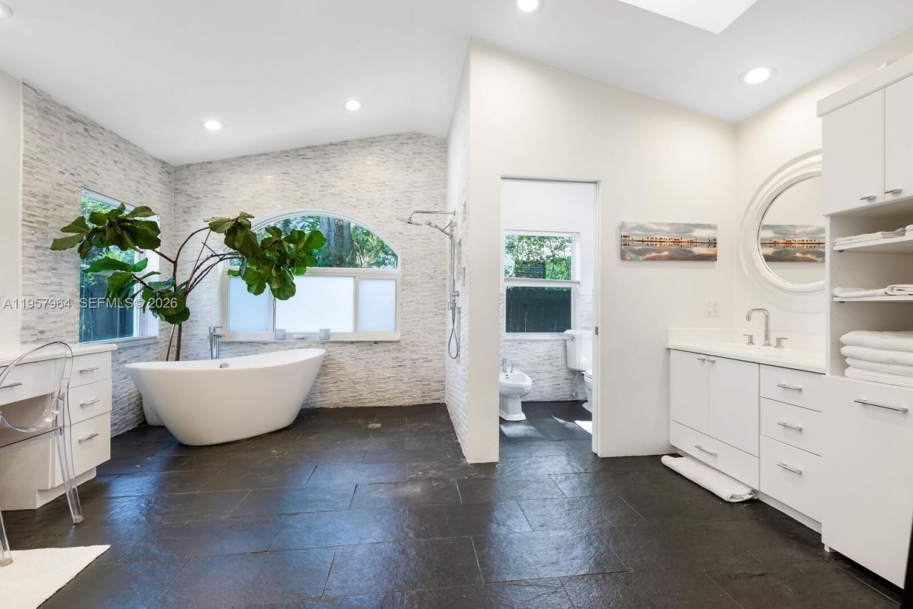 5100 SW 75th St, Miami, FL 33143 Photo