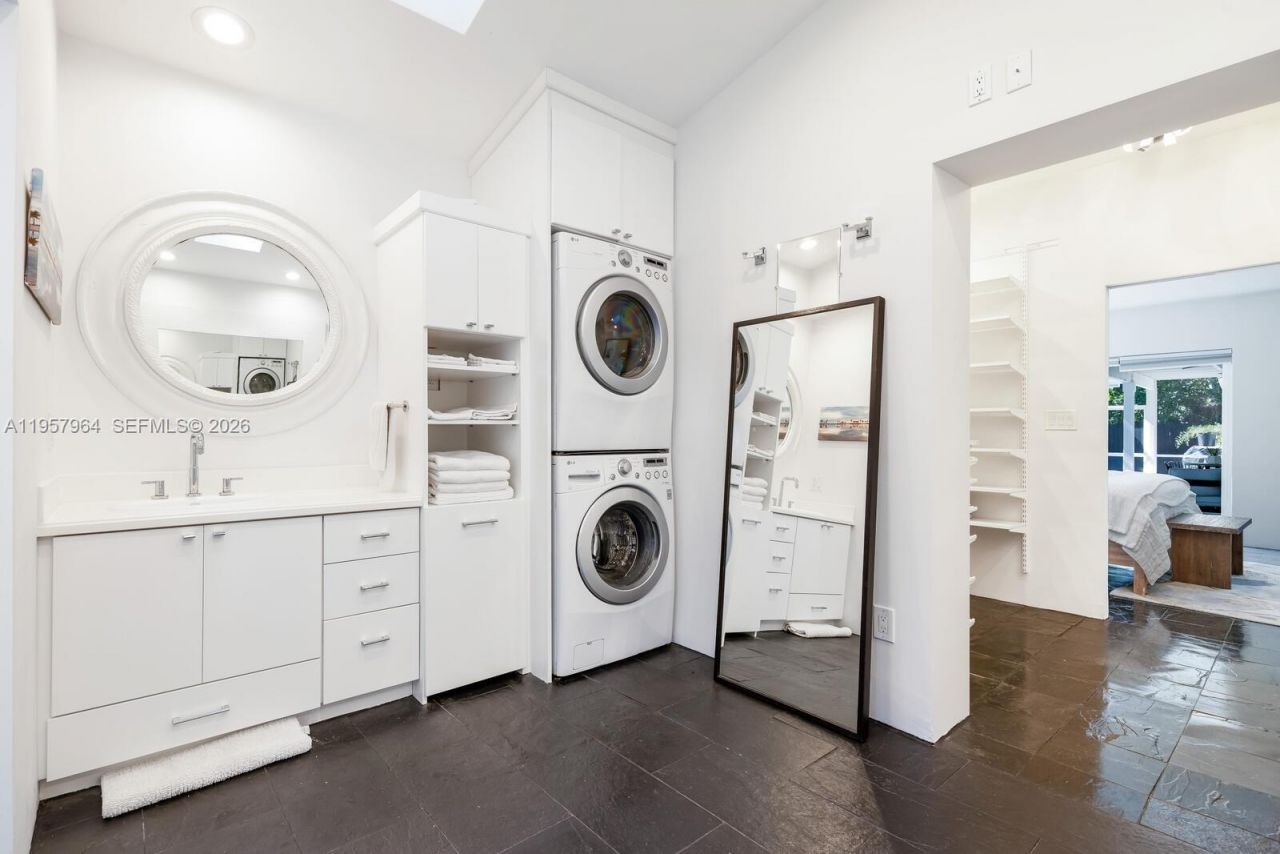 5100 SW 75th St, Miami, FL 33143 Photo