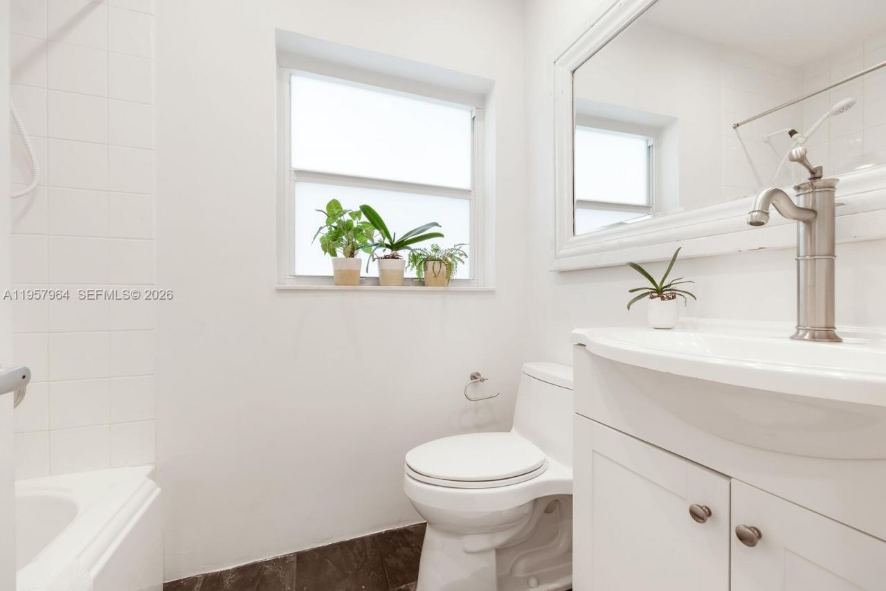 5100 SW 75th St, Miami, FL 33143 Photo