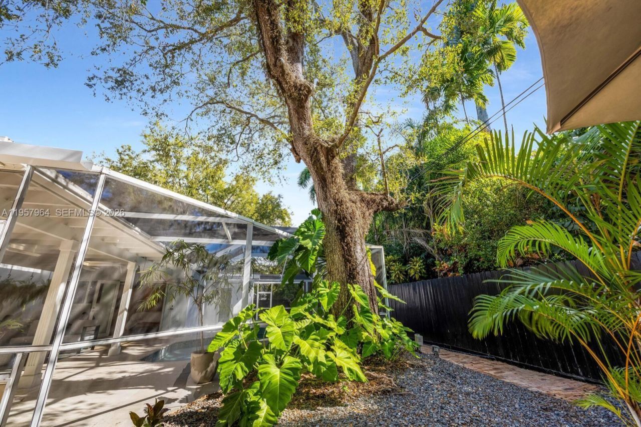 5100 SW 75th St, Miami, FL 33143 Photo