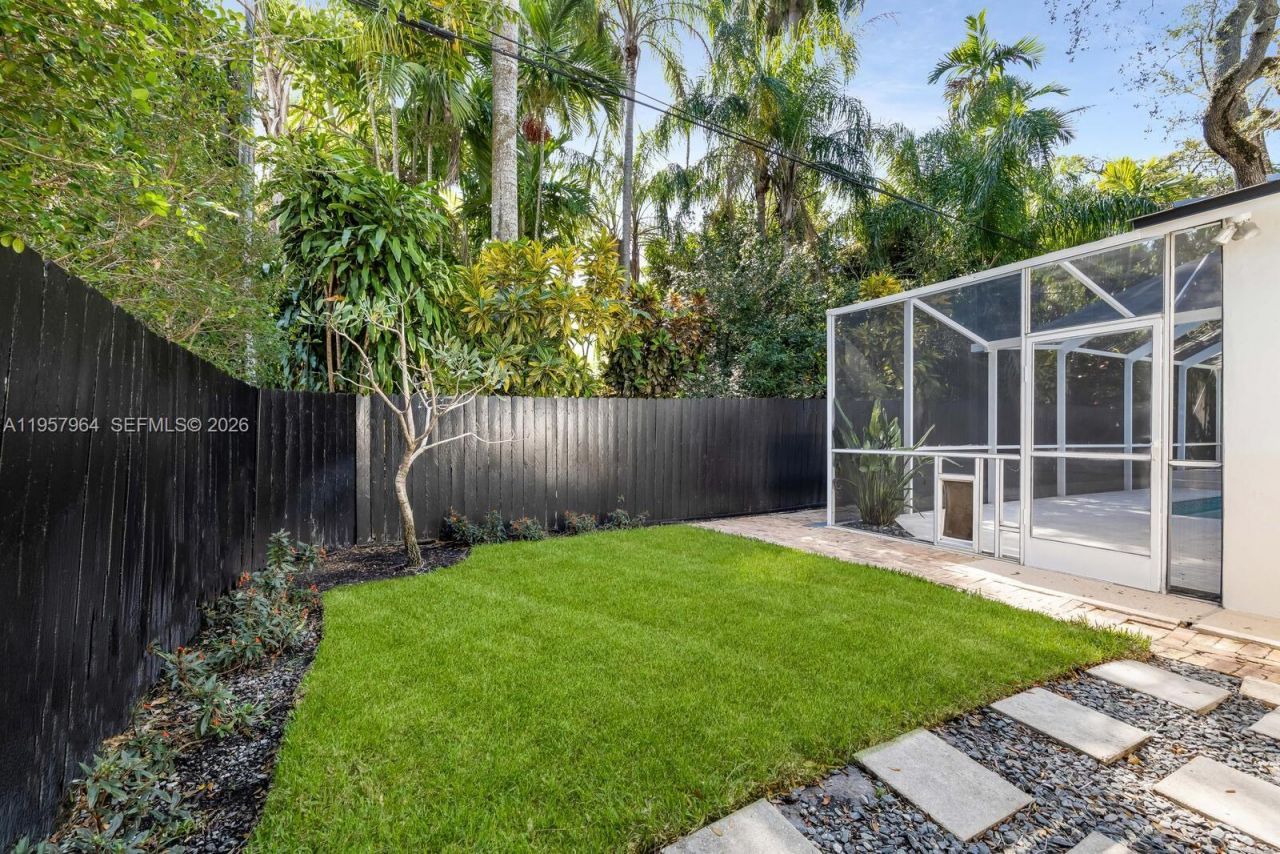 5100 SW 75th St, Miami, FL 33143 Photo