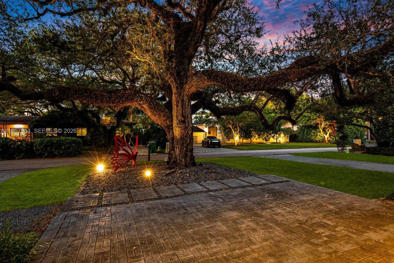 5100 SW 75th St, Miami, FL 33143 Photo