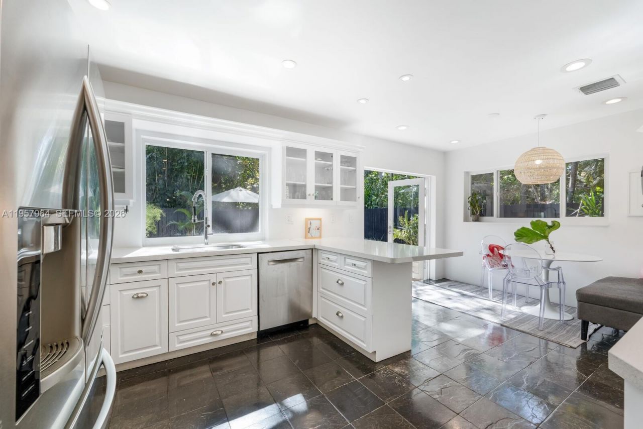 5100 SW 75th St, Miami, FL 33143 Photo