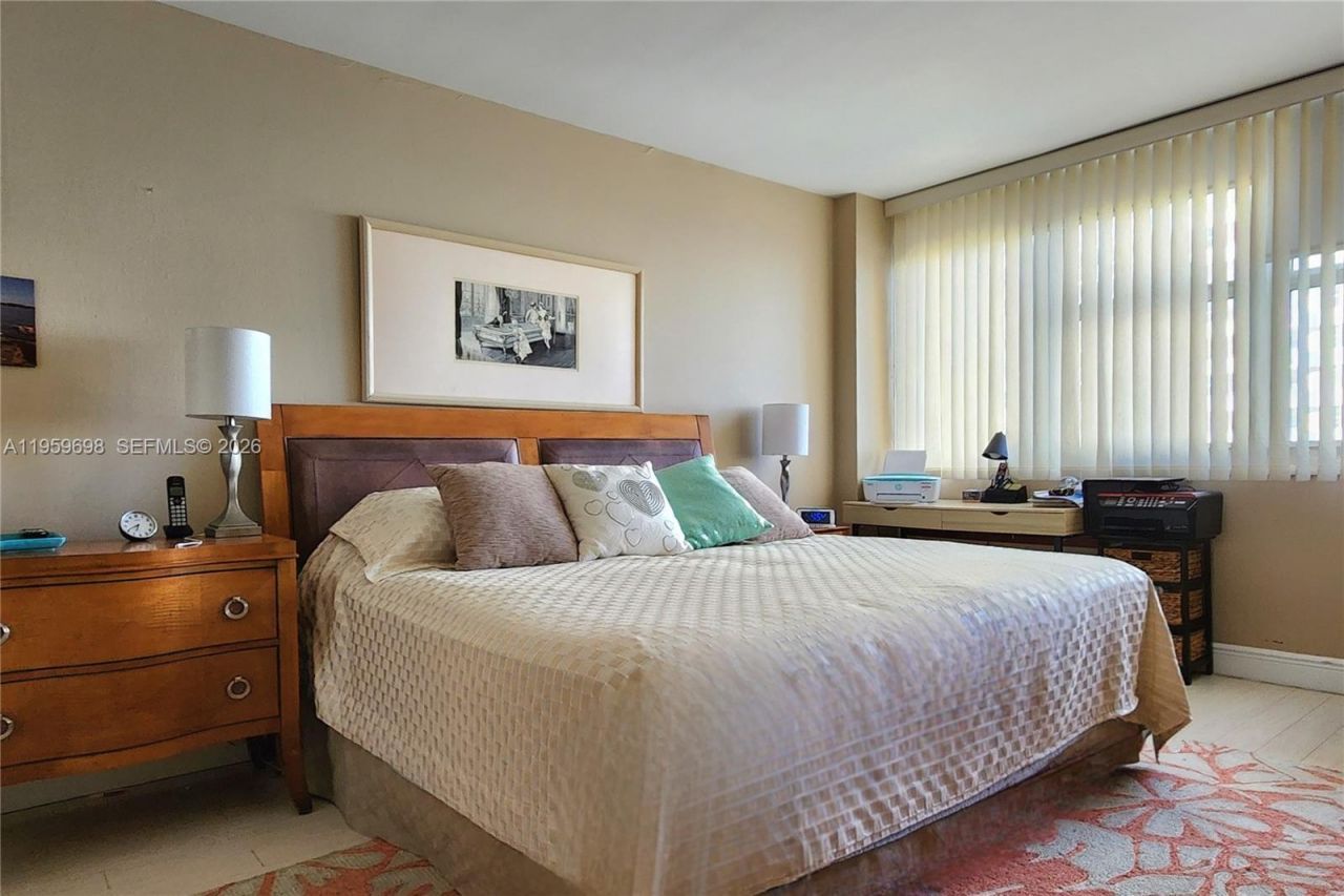 2030 S Ocean Dr, Unit 823, Hallandale Beach, FL 33009 Photo