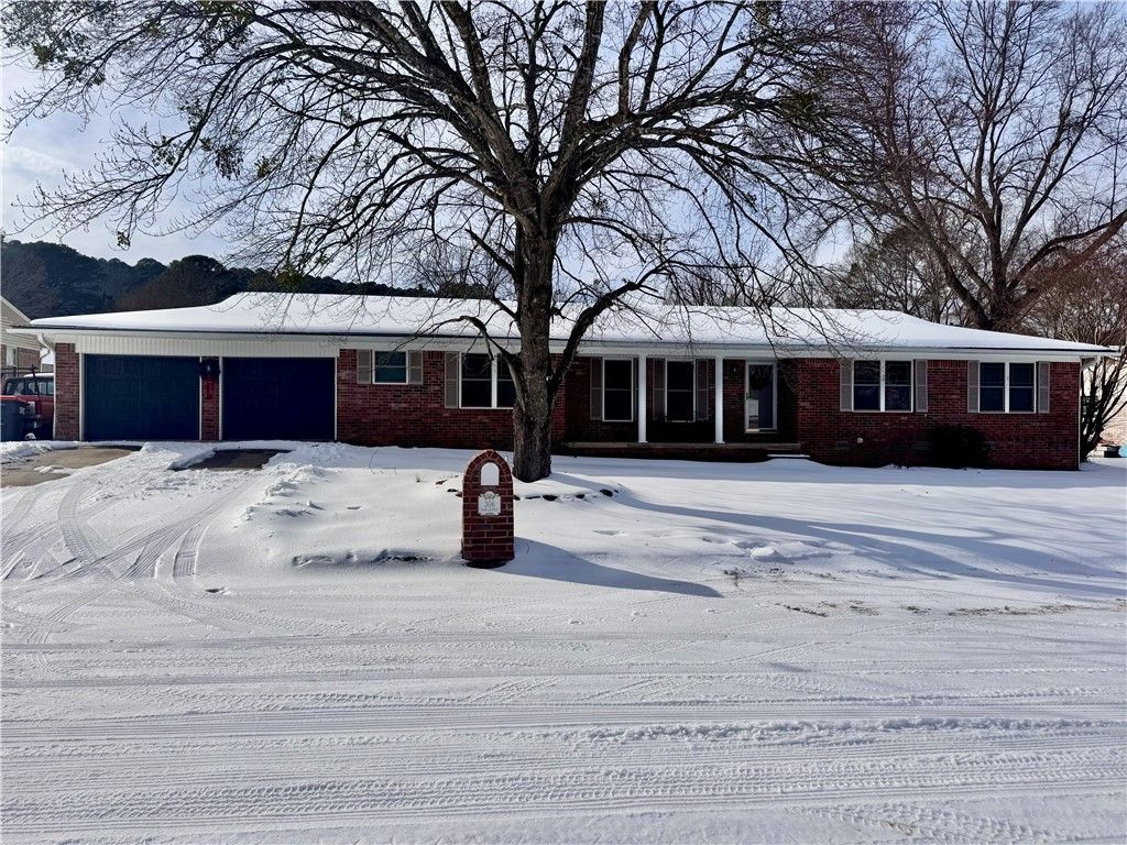 306 Tanglewood Drive, Russellville, AR 72801 Main Photo