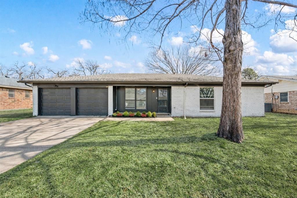 2204 Mountainview Drive, Hurst, TX 76054 Main Photo