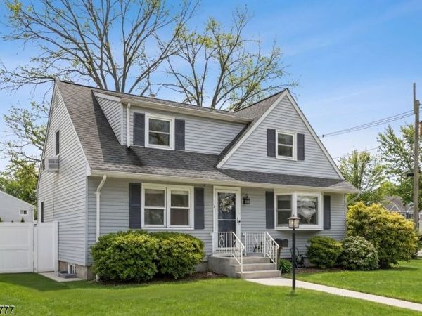 6 MacLennan Place, Fanwood, NJ 07023