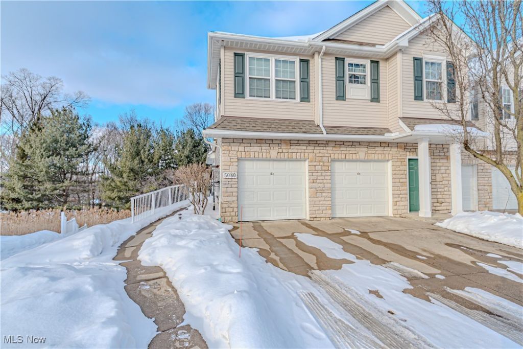 5080 Whispering Oaks Boulevard, Parma, OH 44134 Main Photo