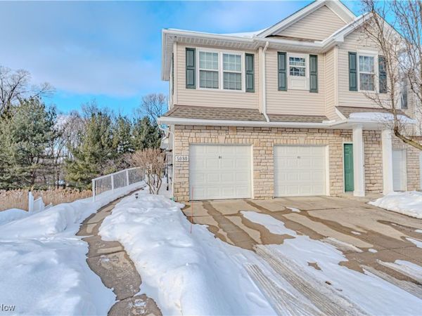 5080 Whispering Oaks Boulevard, Parma, OH 44134