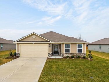 520 SE Laurel Drive, Blue Springs, MO 64014