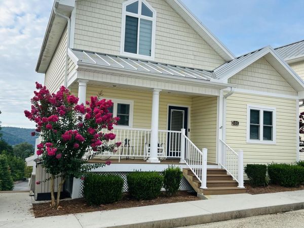 131 N Deer Village Lane, LaFollette, TN 37766