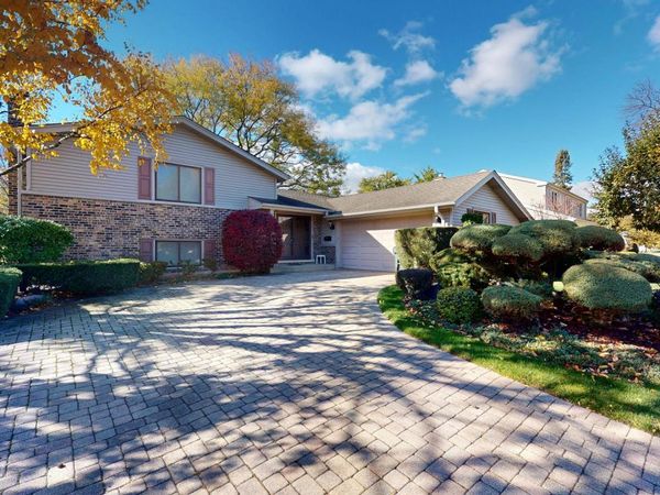 2604 N Prindle Avenue, Arlington Heights, IL 60004