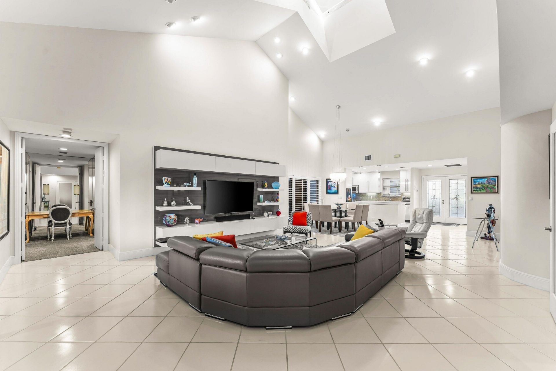 37 Clubhouse Lane, Boynton Beach, FL 33436 Photo