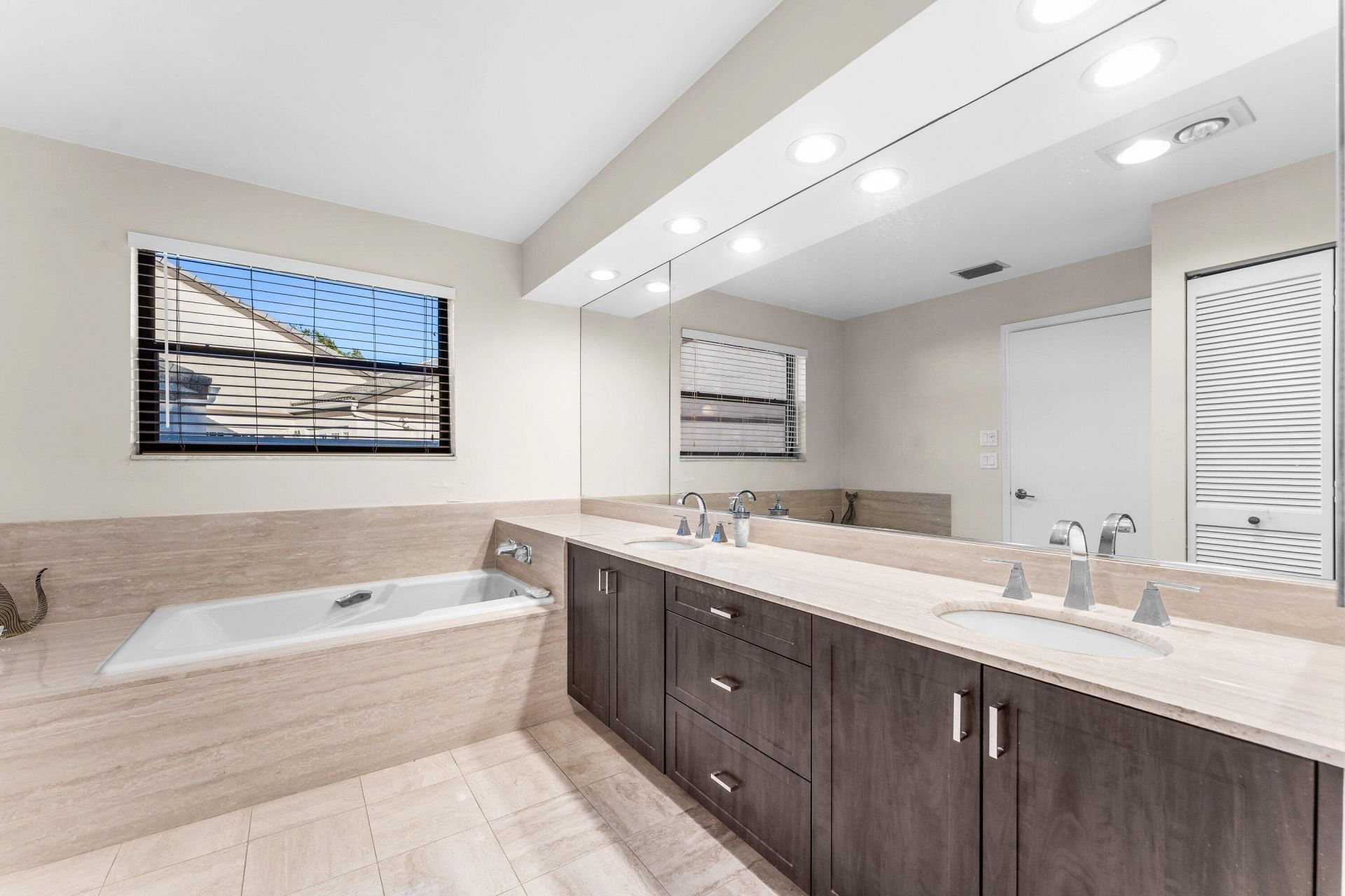 37 Clubhouse Lane, Boynton Beach, FL 33436 Photo