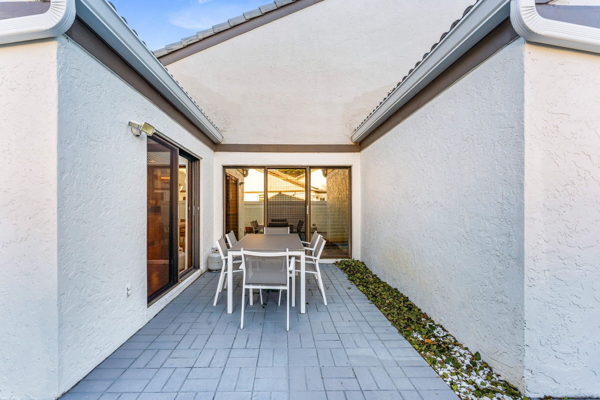 37 Clubhouse Lane, Boynton Beach, FL 33436 Photo