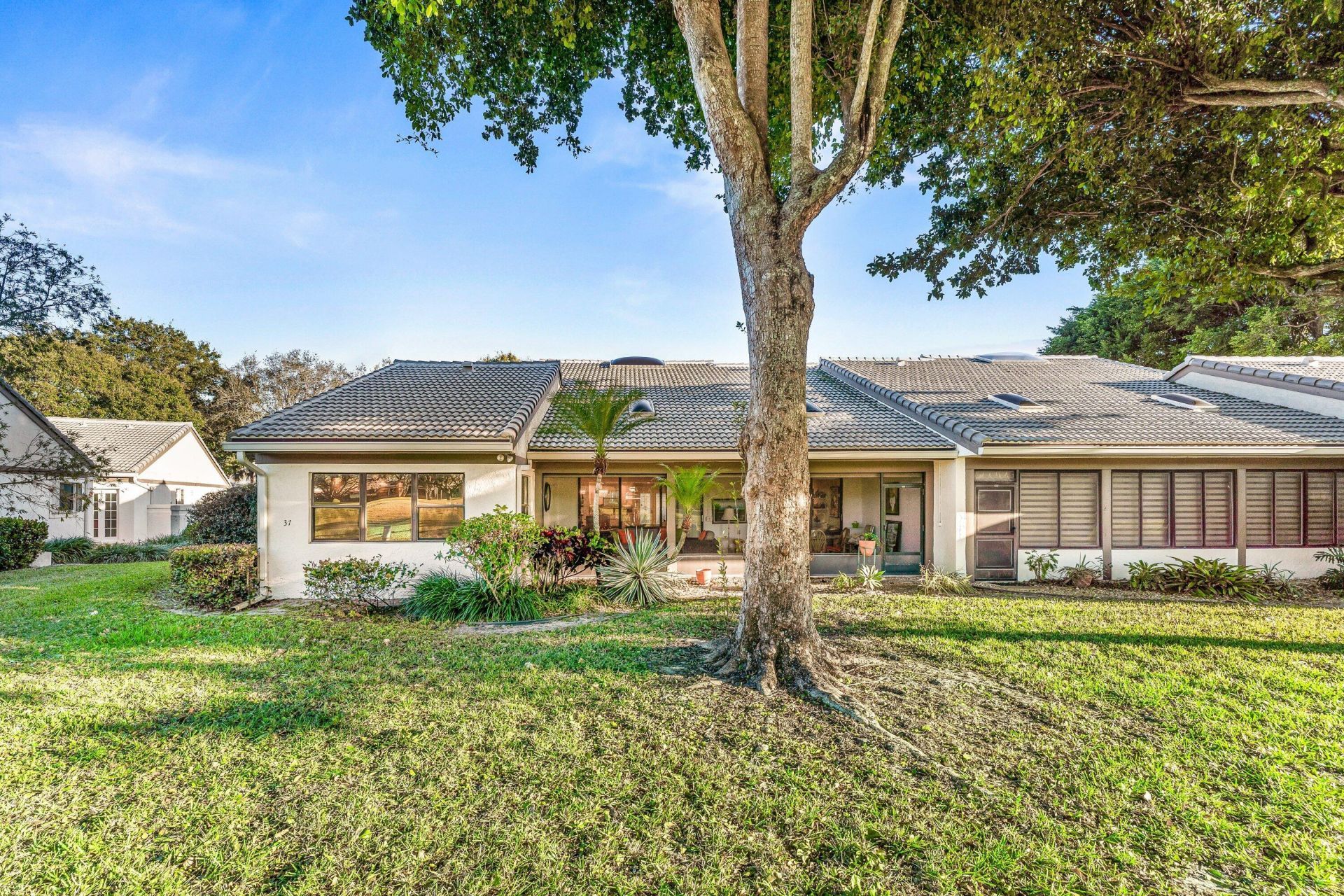 37 Clubhouse Lane, Boynton Beach, FL 33436 Photo