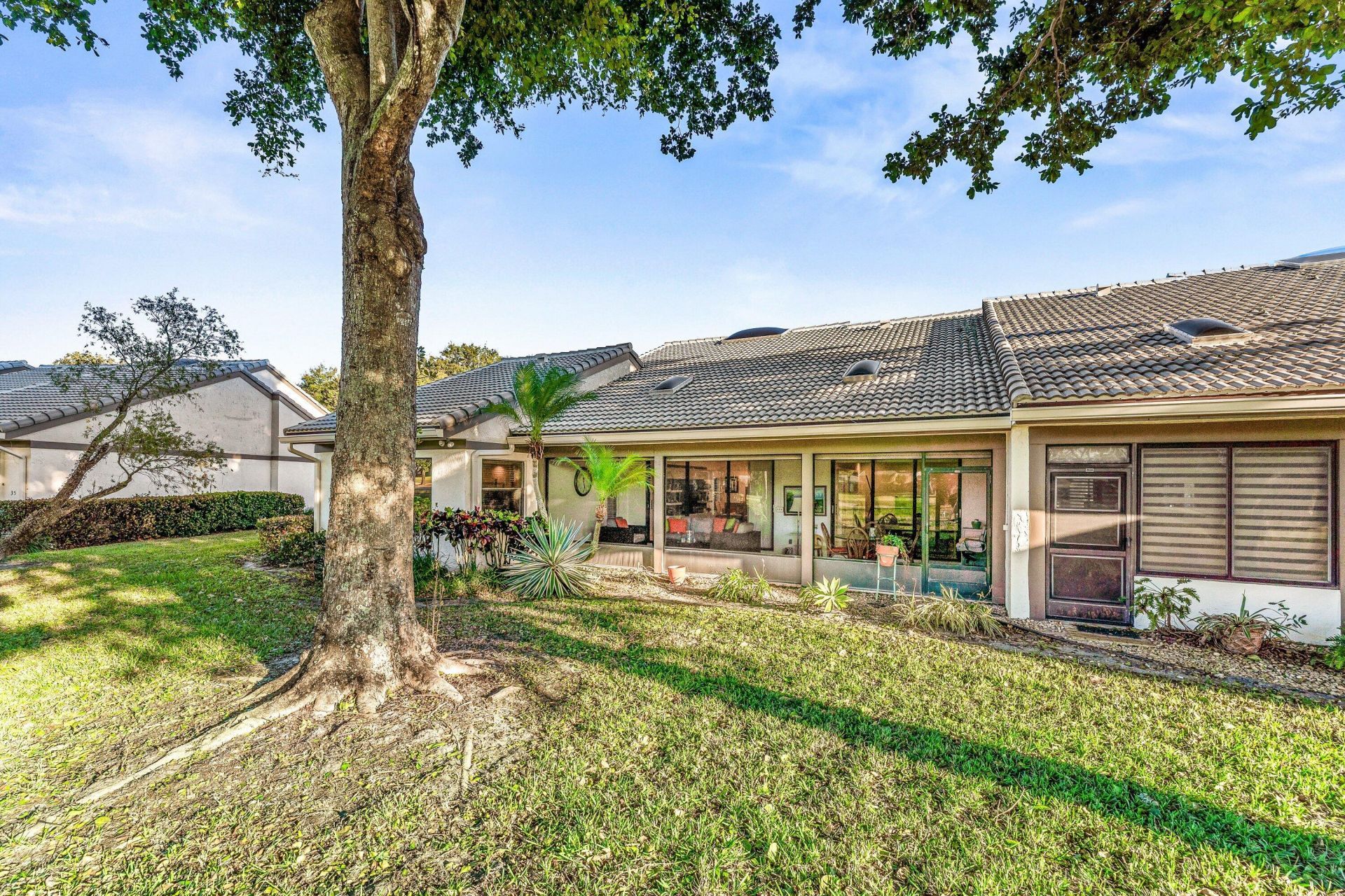 37 Clubhouse Lane, Boynton Beach, FL 33436 Photo