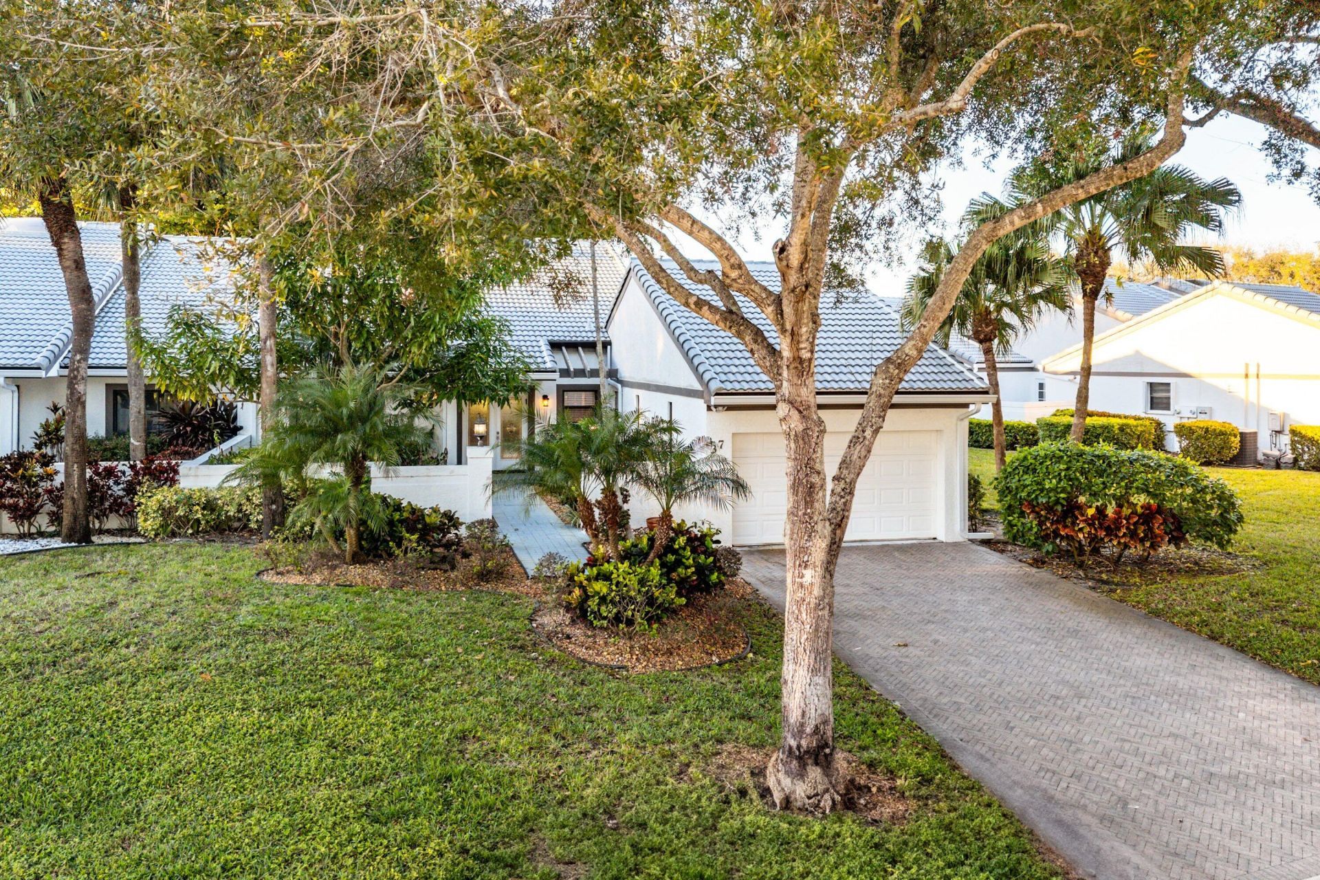 37 Clubhouse Lane, Boynton Beach, FL 33436 Photo