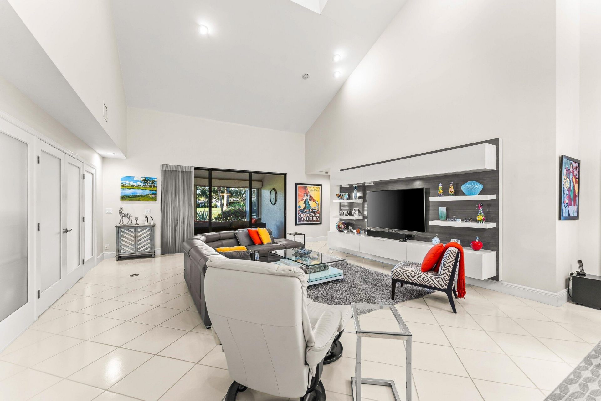 37 Clubhouse Lane, Boynton Beach, FL 33436 Photo