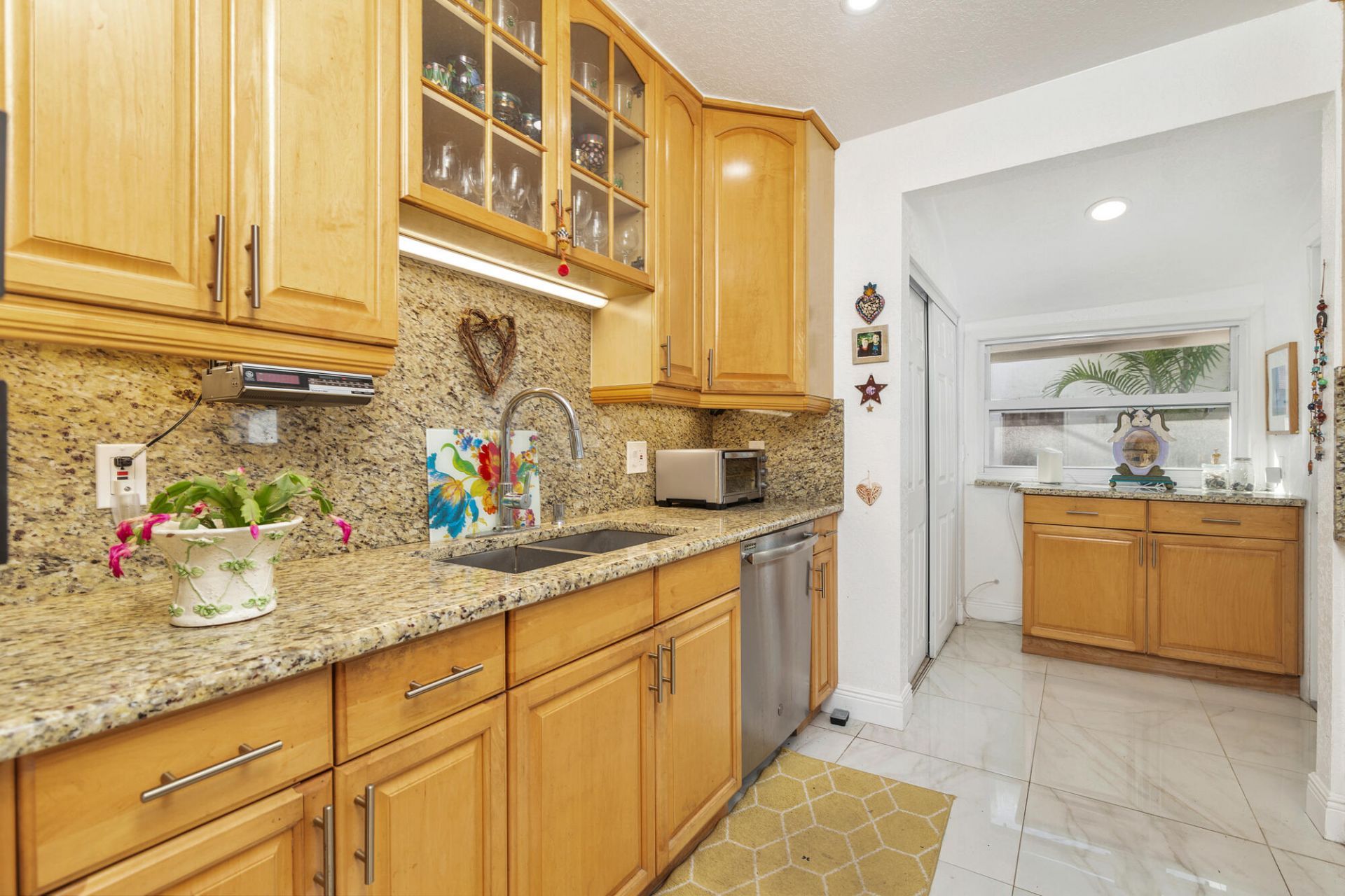 324 Pilgrim Road, West Palm Beach, FL 33405 Photo