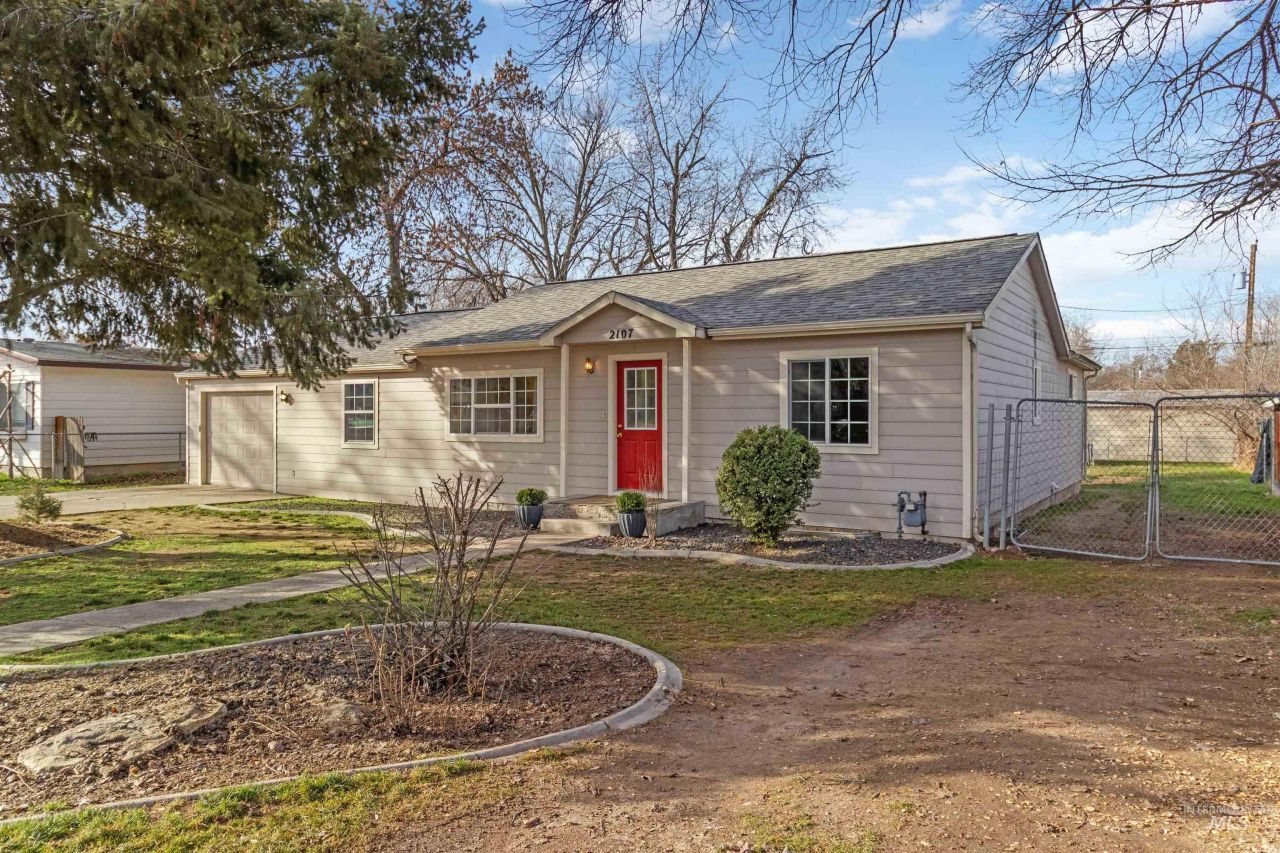 2107 S Arcadia St, Boise, ID 83705 Main Photo